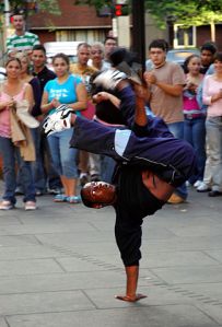 325px-breakdancer_-_faneuil_hall